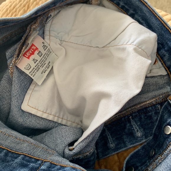 vtg '90s Levi’s 501 button fly jeans - Picture 9 of 11